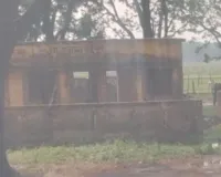 बलरामपुर में हेल्थ वेलनेस सेंटर जर्जर, सेवाएं स्कूल में:टीकाकरण