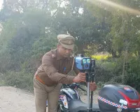 तेज रफ्तार वाहनों पर लगाम कसने के लिए हाईवे के आठ स्थानों पर लगाया गया बैरियर 