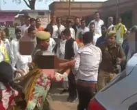 कानपुर में दुष्कर्म का आरोप लगा महिलाओं ने चप्पलों से की वैज्ञानिक की पिटाई, रिपोर्ट दर्ज 