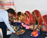 जिलाधिकारी ने कन्या पूजन कर मनाया नवमी पर्व, उपहार देकर उत्साहवर्धन किया 