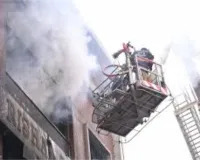 दिल्ली में पालम मेट्रो के पास लगी भीषण आग, 9 की जिंदा जलकर मौत, 2 लोग बिल्डिंग से कूदे