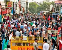 करोल बाग में भीषण जाम से जूझ रहे लोग प्रशासन निगम खामोश बैठा है 