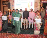 प्रधानमंत्री उज्जवला योजना के लाभार्थियों को सब्सिडी की धनराशि के सांकेतिक चेक का किया गया वितरण