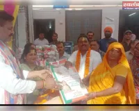 होली से पूर्व सफाई कर्मियों का महापौर ने किया सम्मान