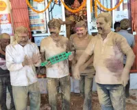 श्री बांके बिहारी मंदिर में धूम धाम से मनाया गया  रंगोत्सव, फाग गायन के बाद फूल एवं गुलाल से ठाकुर जी को सजाया गया