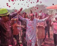 पुलिस लाइन में होली का हुड़दंग