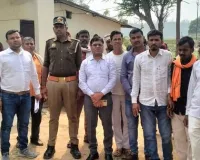 कोन -बरमोरी राशन वितरण मामले की जांच करने पहुंचे सप्लाई इंस्पेक्टर, मौके पर मिली अनियमितता, कार्ड धारकों में आक्रोश