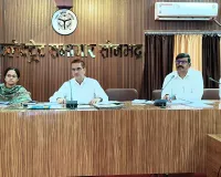 जिलाधिकारी ने कसी बिजली विभाग की कमर, स्कूलों और पेयजल योजनाओं को प्राथमिकता देने के निर्देश