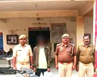 ओबरा पुलिस की बड़ी कार्रवाई, अवैध गांजा के साथ तस्कर गिरफ्तार, मोटरसाइकिल सीज