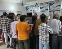 रसोई गैस की किल्लत, एजेंसियों पर लगी लंबी कतारें