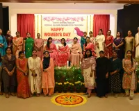 अंतर्राष्ट्रीय महिला दिवस पर मुख्यालय में कार्यरत अराजपत्रित उत्कृष्ठ महिला कर्मचरियोे का पुरस्कार वितरण समारोह ।