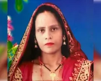 सोते समय महिला की हत्या, पति फरार