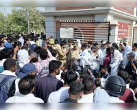 नैनी में परीक्षा परिणाम को लेकर छात्रों का उग्र प्रदर्शन