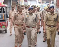 मऊआइमा में भारी पुलिस बल के साथ फ्लैग मार्च