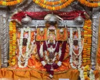 भक्तों ने चतुर्भुजी रुप में मां कात्यायनी का किया अलौकिक दर्शन