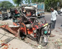 तेज रफ्तार डंपर की टक्कर से ई-रिक्शा चालक की मौत