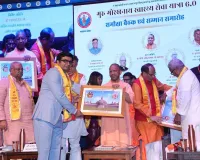 मुख्यमंत्री योगी आदित्यनाथ ने डॉ. संतोष सिंह को किया सम्मानित