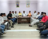 पार्षदों ने जेई पर अभद्रता और अवैध वसूली के लगाए आरोप