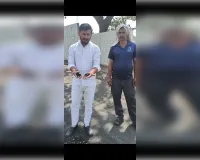 बड़ोखर पीडब्ल्यूडी की सड़क निर्माण मे घटिया सामग्री से बनाने का आरोप   