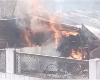 रोशन बाग़ में तीन मंजिला मकान में भीषण आग