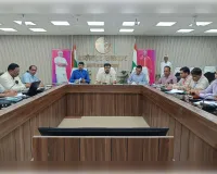 डीएम ने बैठक में जाना स्वास्थ्य योजनाओं का हाल, कहा लापरवाही बर्दास्त नहीं 