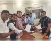 पत्रकार रवि गर्गवंशी रवि शुक्ल की अवैधानिक गिरफ्तारी व उत्पीड़न के विरोध में पत्रकारों का प्रदर्शन, सौंपा ज्ञापन