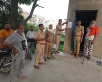 गोरखपुर: फर्जी पासपोर्ट कांड में बड़ा एक्शन: आरोपी के घर ढोल-नगाड़ों के साथ मुनादी,