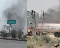 गोरखपुर : चलते टैंकर का टायर फटा, चिंगारी से लगी भीषण आग; दमकल की तत्परता से टला बड़ा हादसा