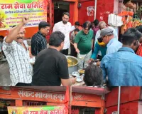 सेवा का संकल्प ओबरा में लगातार आठवें महीने भी जारी रहा ,श्री राम सेवा समिति का खिचड़ी भंडारा