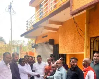 विमान हादसे के मृतक के परिजनों से मिले झामुमो नेता