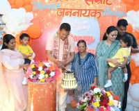 सांसद मनीष जायसवाल ने समर्थकों के साथ केक काटकर मनाया जन्मदिन