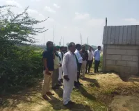 लखनऊ में ग्लूकोस फैक्ट्री के खिलाफ किसानों का आंदोलन, प्रशासन ने लिया संज्ञान — 10 अप्रैल तक समाधान का आश्वासन