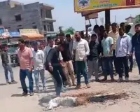 बलिया में निजी अस्पतालों के खिलाफ छात्रों का उग्र प्रदर्शन