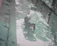 कानपुर में सिलेंडर टप्पेबाजी: पेट्रोलियम अधिकारी बनकर घर से दो सिलेंडर ले उड़े