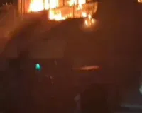 बिरहाना रोड मार्केट में भीषण आग, 6 मंजिला इमारत धधकी