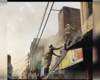 घाटमपुर  के दीना मार्केट में लगी आग, दुकान दार जिंदा जला