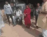 कानपुर: दूषित जलापूर्ति पर फूटा पार्षद का गुस्सा, जेई को धूप में बैठाकर कराया काम शुरू