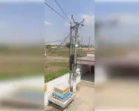 विद्यालय परिसर  में  ट्रांसफार्मर : हाइटेंशन तार से खतरे में नौनिहालों की जान, निराकरण का प्रयास तक नहीं