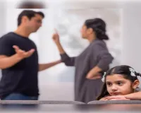 पारिवारिक कलह से रिश्तों का रोज़ होता पतन