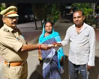 मलिहाबाद में ईमानदारी की मिसाल: उप निरीक्षक ने लौटाया 10,500 रुपये व महत्वपूर्ण दस्तावेजों से भरा पर्स