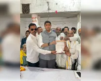 रीवांचल एक्सप्रेस के नैनी स्टेशन पर ठहराव की मांग तेज, सांसद को सौंपा ज्ञापन