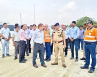 जिलाधिकारी ने किया ए0सी0सी0 सलाईबनवा ग्रेडिंग यूनिट  का निरीक्षण, दिये संबधितों को निर्देश