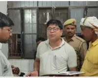 अनियंत्रित कार ने मारी टक्कर, 12 वर्षीय बालिका समेत 8 लोग गंभीर घायल; ग्रामीणों ने की पिटाई