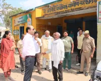 जिलाधिकारी ने गेहूं क्रय केन्द्रों का किया औचक निरीक्षण