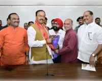 उत्तर प्रदेश में आनंद कराज विवाह अधिनियम के लागू होने पर उप-मुख्यमंत्री को किया गया सम्मानित