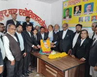 सोनभद्र में अधिवक्ताओं ने जयंती के पूर्व संध्या पर डॉक्टर भीमराव अंबेडकर को किया याद