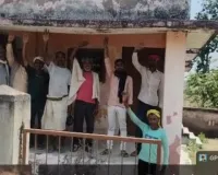 थम नहीं रहा है करहिया राजकीय होम्योपैथिक चिकित्सालय व एएनएम सेंटर   कार्यरत  चिकित्सकों व कर्मचारियों  की मनमानी , केन्द्र पर लटक रहा ताला, डॉक्टर सहित अन्य कर्मचारी  गायब