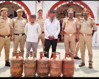 गैस एजेंसियों से सिलेंडर चोरी का खुलासा: दो शातिर गिरफ्तार