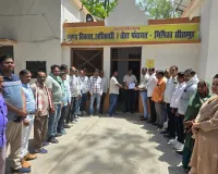 मनरेगा कर्मियों की कलमबंद हड़ताल, बीडीओ को सौंपा ज्ञापन