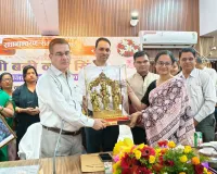 जिलाधिकारी बी0एन0 सिंह को कलेक्ट्रेट मीटिंग हाल में दी गयी भावभीनी विदाई,टीम भावना के साथ किये गये कार्य के प्रति किया गया आभार व्यक्त